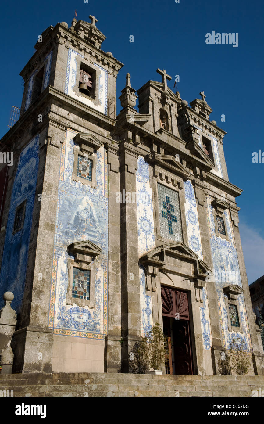 Azulejos porto hi-res stock photography and images - Alamy