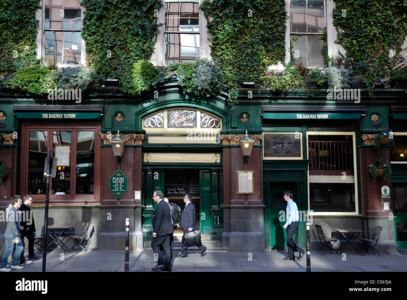 The railway tavern pub london hi-res stock photography and images - Alamy