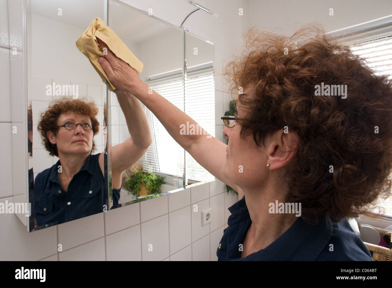 Cleaning house woman hi-res stock photography and images - Alamy