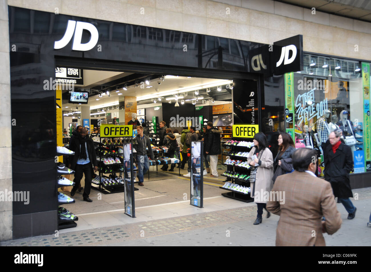 Jd sports clothes hi-res stock photography and images - Alamy