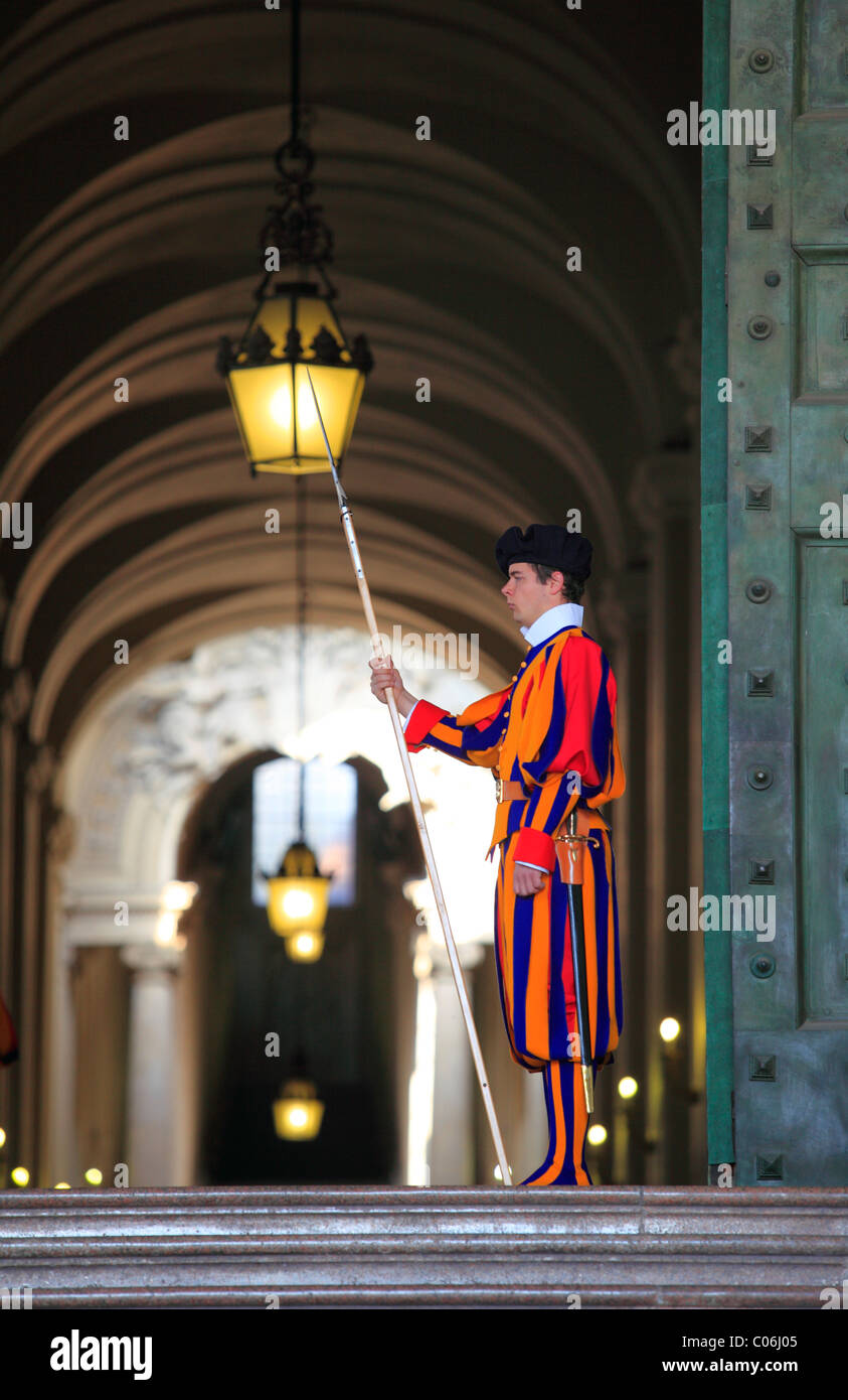 Swiss Guards, St. Peter's Basilica, St Peter's Square, Vatican City, Rome, Italy, Europe Stock Photo
