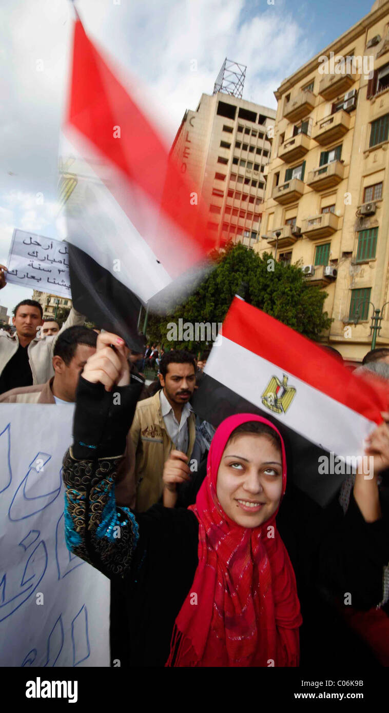 Civil unrest in Cairo, Egypt, 31st January 2011. Thousands of people protesting against 30-year reign of President Hosni Mubarak Stock Photo