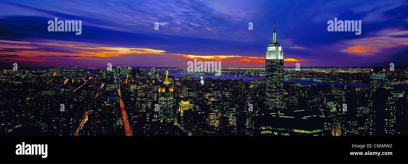 Panoramic New York City skyline looking South with the Empire State ...