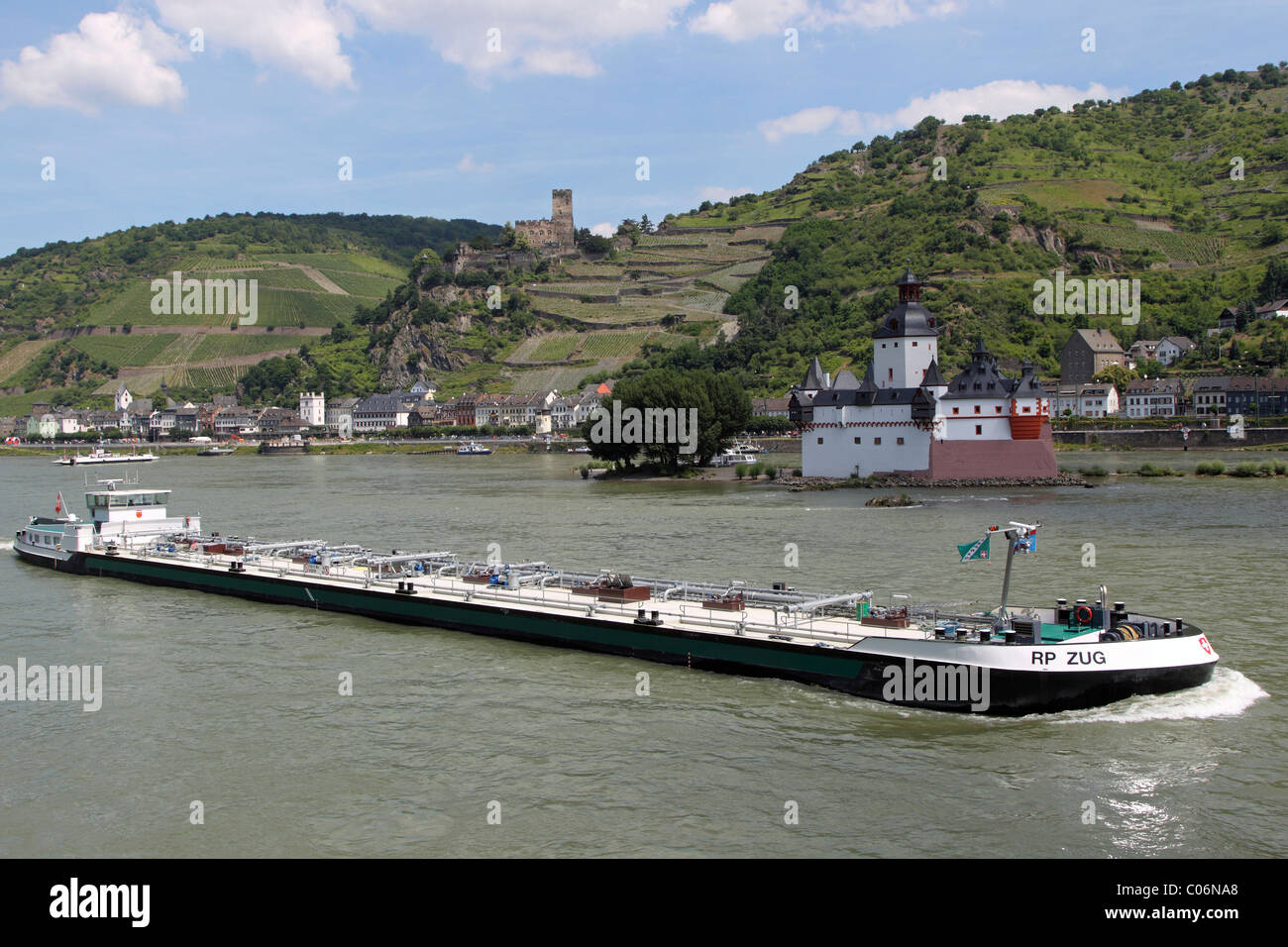 A boat passing Pfalzgrafenstein, a toll castle, and Gutenfels Castle, Kaub, Rhineland-Palatinate, Germany, Europe Stock Photo