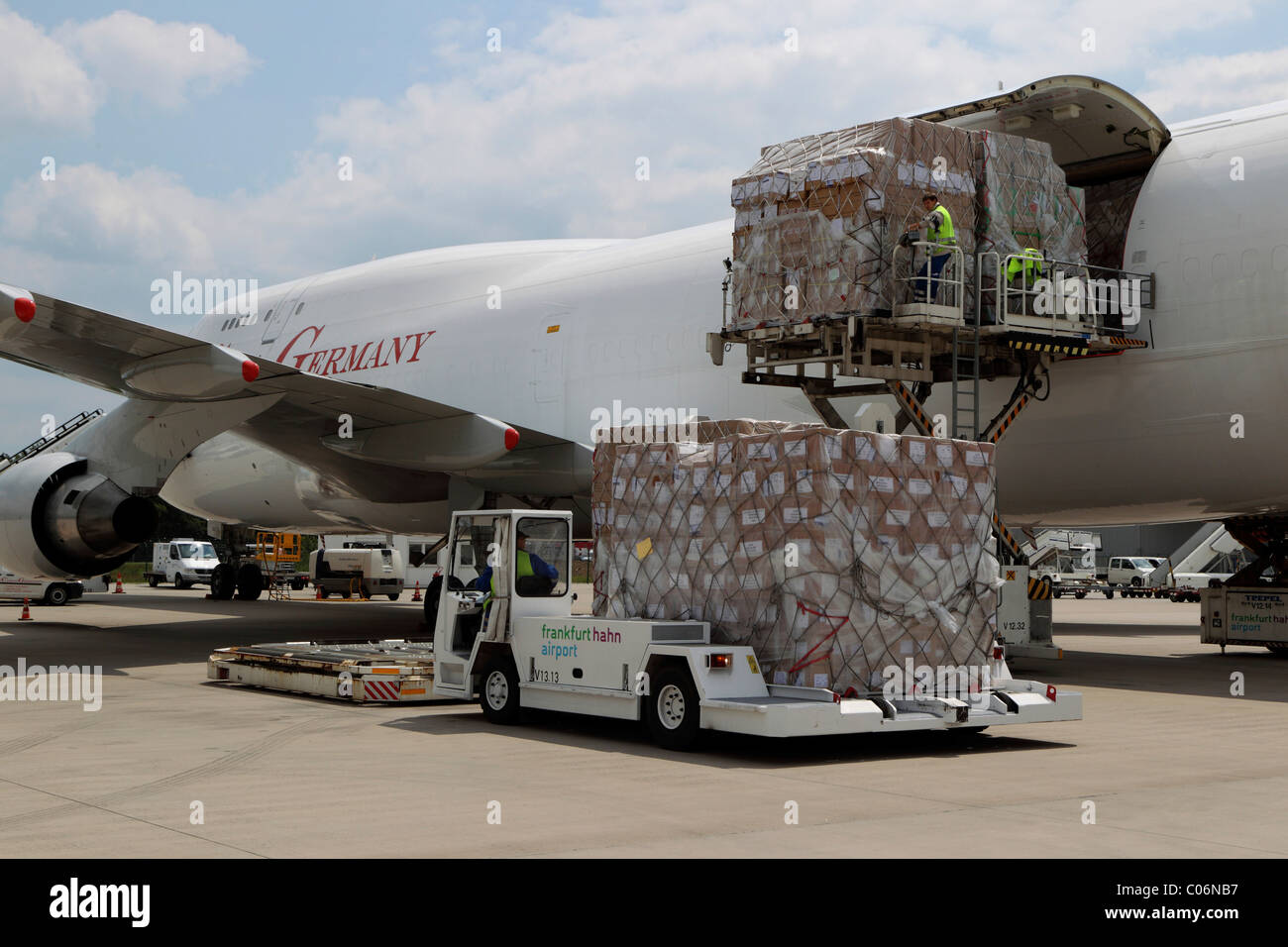 Handling of cargo in the cargo area of the Flughafen Frankfurt-Hahn airport, Lautzenhausen, Rhineland-Palatinate Stock Photo