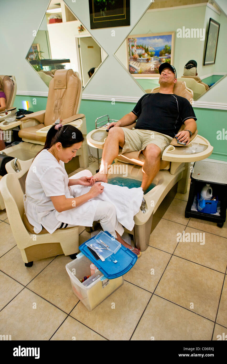 A happy man enjoys a pedicure performed by a Vietnamese technician in  Southern California Stock Photo - Alamy