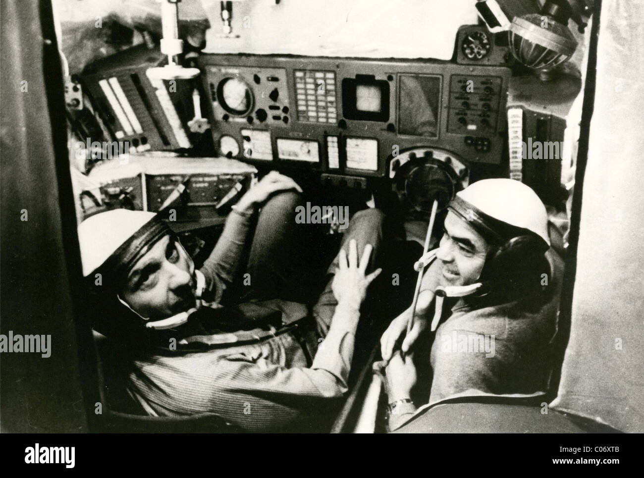 Brig. Gen. Thomas P. Stafford (left), in the Soviet Soyuz spacecraft simulator with Maj. Gen. Andriyan G. Nikolayev Stock Photo