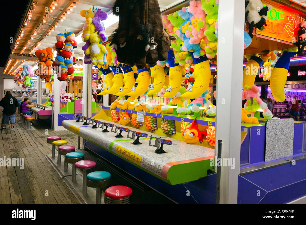 Fun and games on the boardwalk at the ocean Stock Photo Alamy