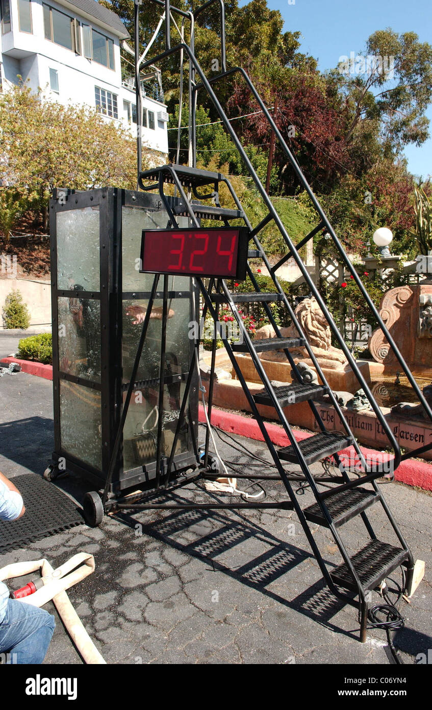 David Merlini, Hungary&rsquo;s escape artists, breaks the World Record for