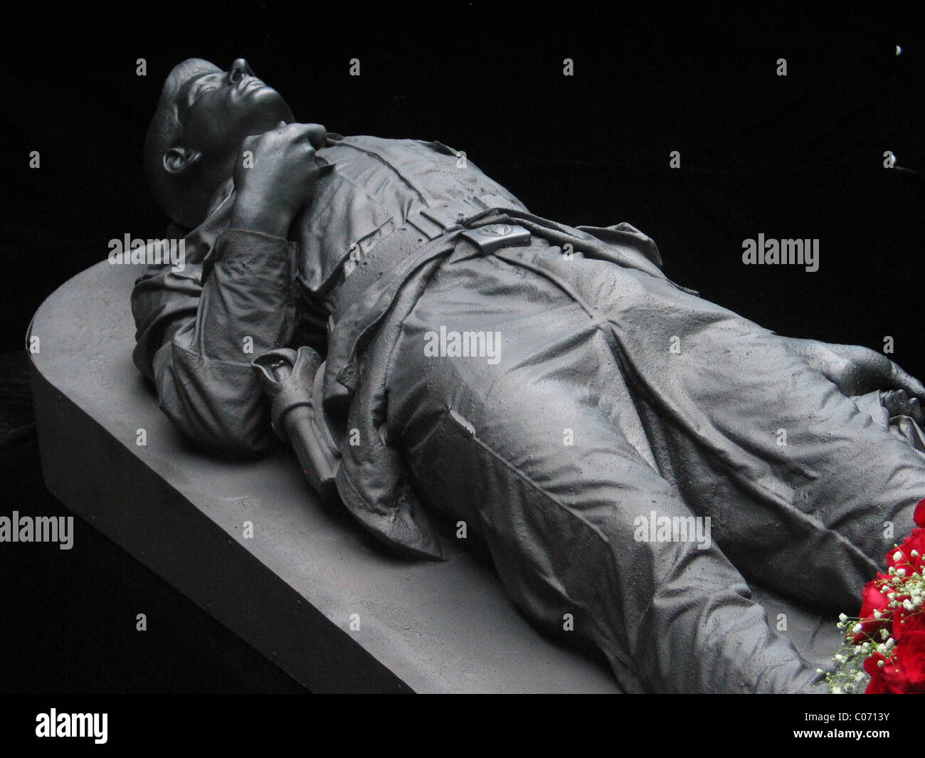 DEAD&rsquo; PRINCE HARRY STATUE GOES ON DISPLAY A statue of a Prince Harry