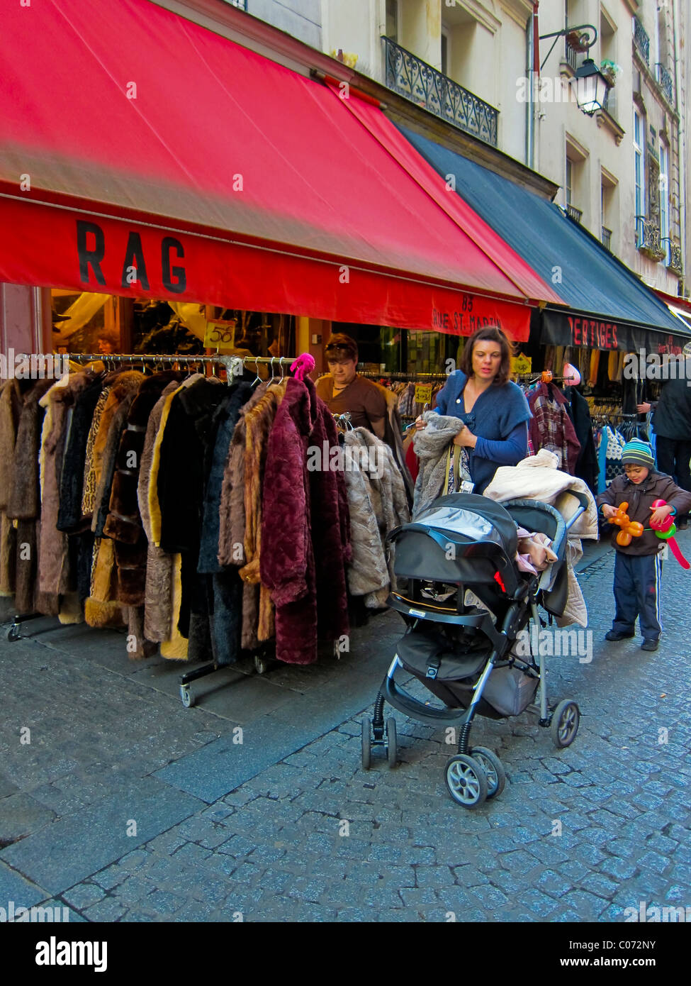 Paris, France, Family Shopping, French Vintage Clothing Store, Display 'Rag', Les Halles District, Shop Front, thrift shop clothing Stock Photo