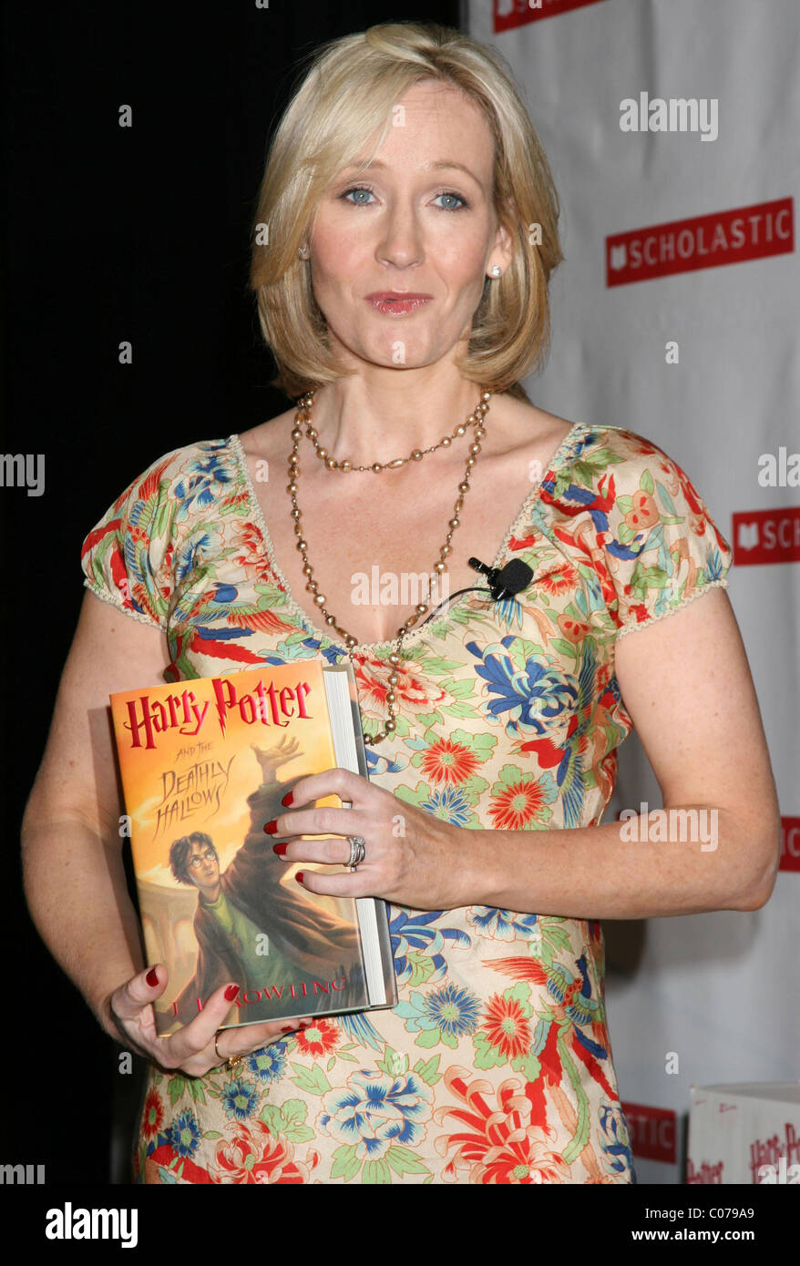 J.K. Rowling at the US Book Tour launch of 'Harry Potter and the Deathly  Hallows' at the Kodak Theater Los Angeles, California Stock Photo - Alamy
