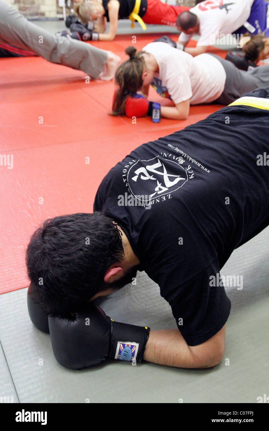 UK. KICKBOXING ACADEMY CLASS IN LONDON FOR YOUNG MEN AND WOMEN Stock Photo Alamy