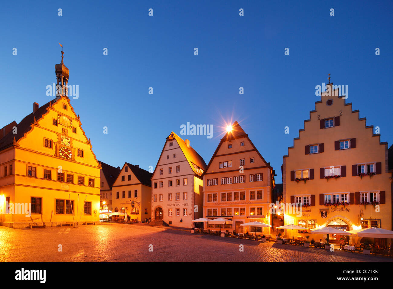 Market square and Ratstrinkstube inn, Rothenburg ob der Tauber, Romantic Road, Middle Franconia, Franconia, Bavaria Stock Photo