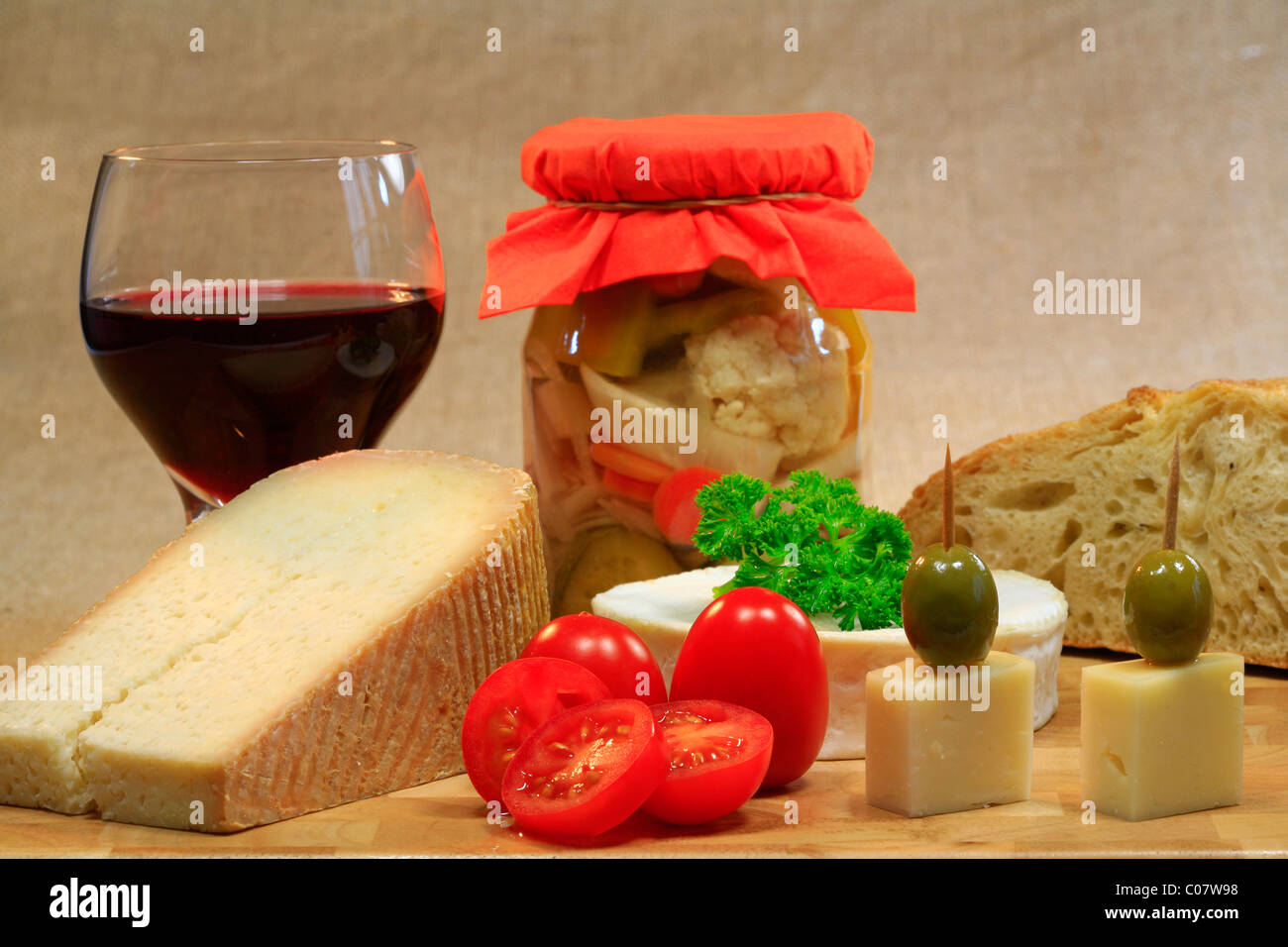 Inadequate food in case of histamine intolerance, red wine, mature