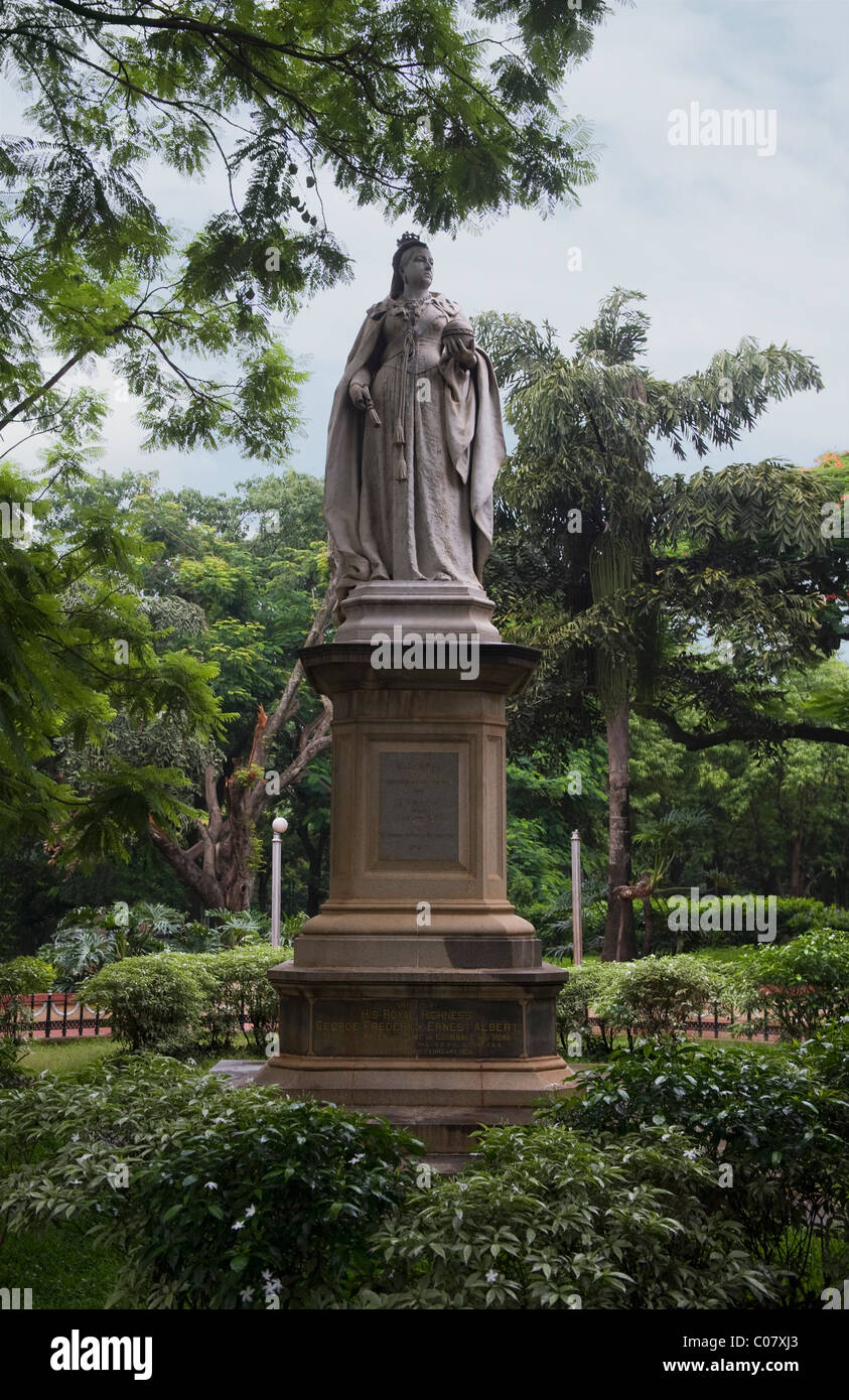 Queen victoria statue in india hires stock photography and images Alamy