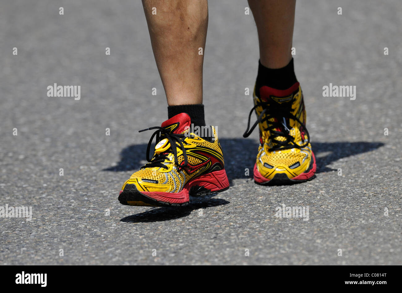 Marathon runner, running shoes, ChampionChip fixed on the shoe, used to  keep track of the competition times of athletes Stock Photo - Alamy