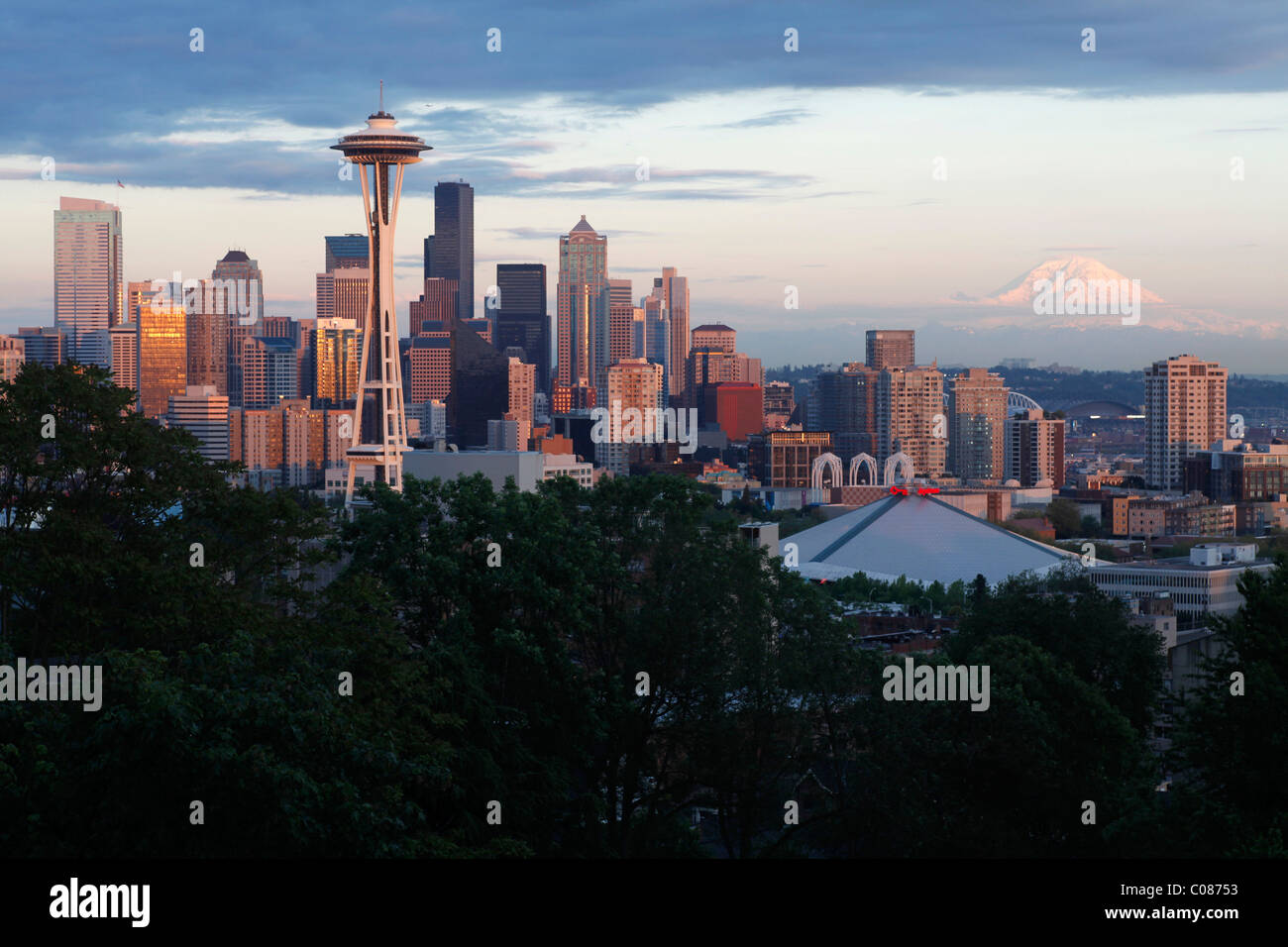 Seattle Mount Rainer Park Cityscape and Mount Rainier seen from Kerry Park, Seattle, Wasington ...