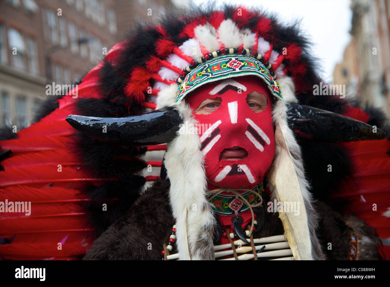 Native american indian headdress hi-res stock photography and
