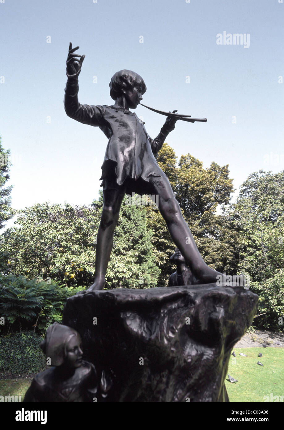 Peter Pan bronze statue sculpture in Kensington Gardens London