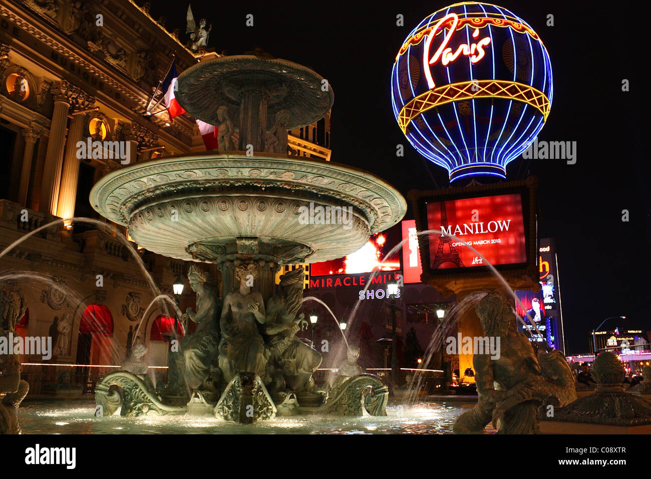 A lighted fountain and a sign in the shape of a balloon at the Paris Las Vegas Hotel and Casino Stock Photo