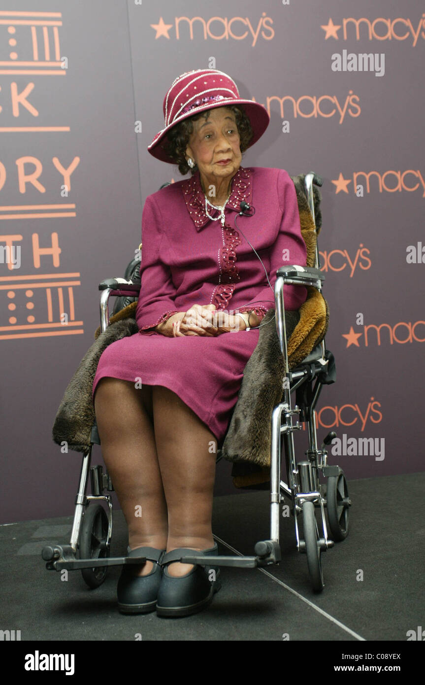Dorothy Height Chair Of The National Council Of Negro Women At The Unveiling Of Macy S International Civil Rights Walk Of Fame Stock Photo Alamy
