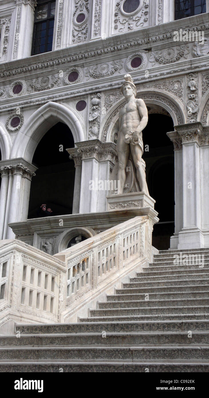 Venetian palace hi-res stock photography and images - Alamy
