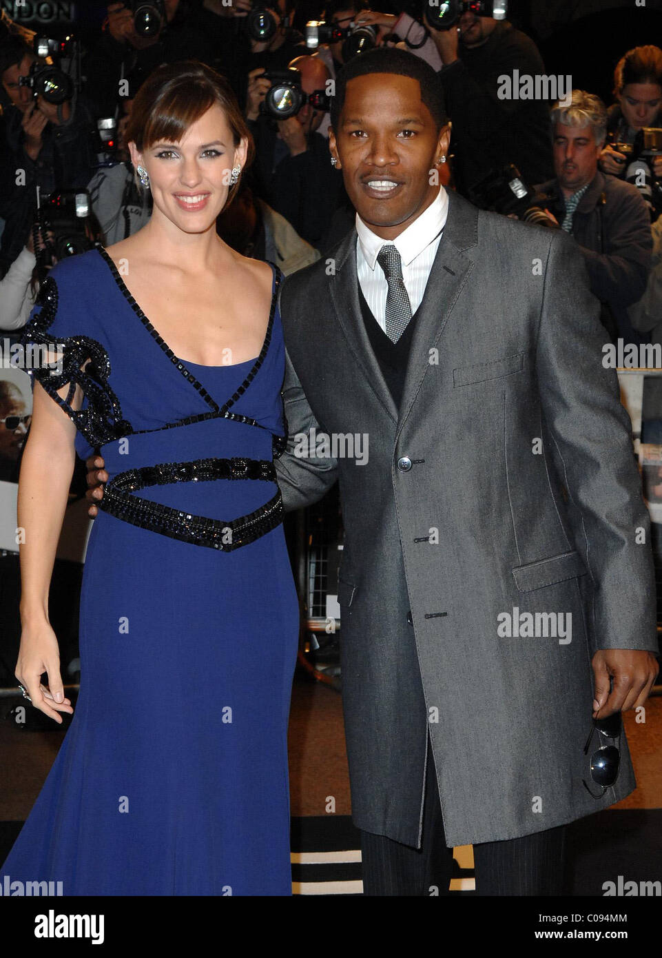 Jennifer Garner and Jamie Foxx UK Premiere of 'Kingdom' held at the Odeon  West End - Arrivals London, England - 04.10.07 Stock Photo - Alamy