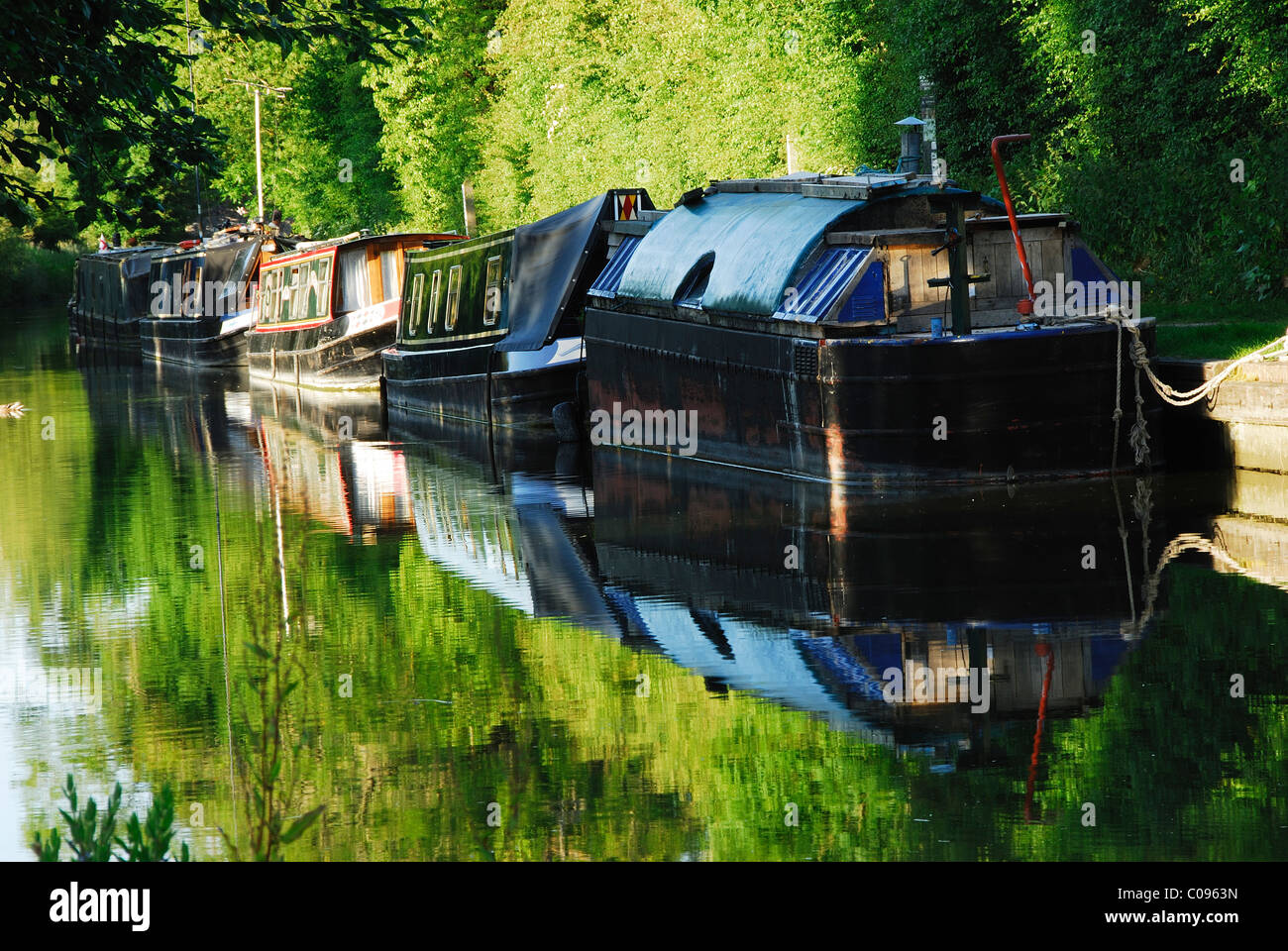 Narrow boats on Kennet and Avon canal at Wooton Rivers, Wiltshire, UK. June 2010 Stock Photo