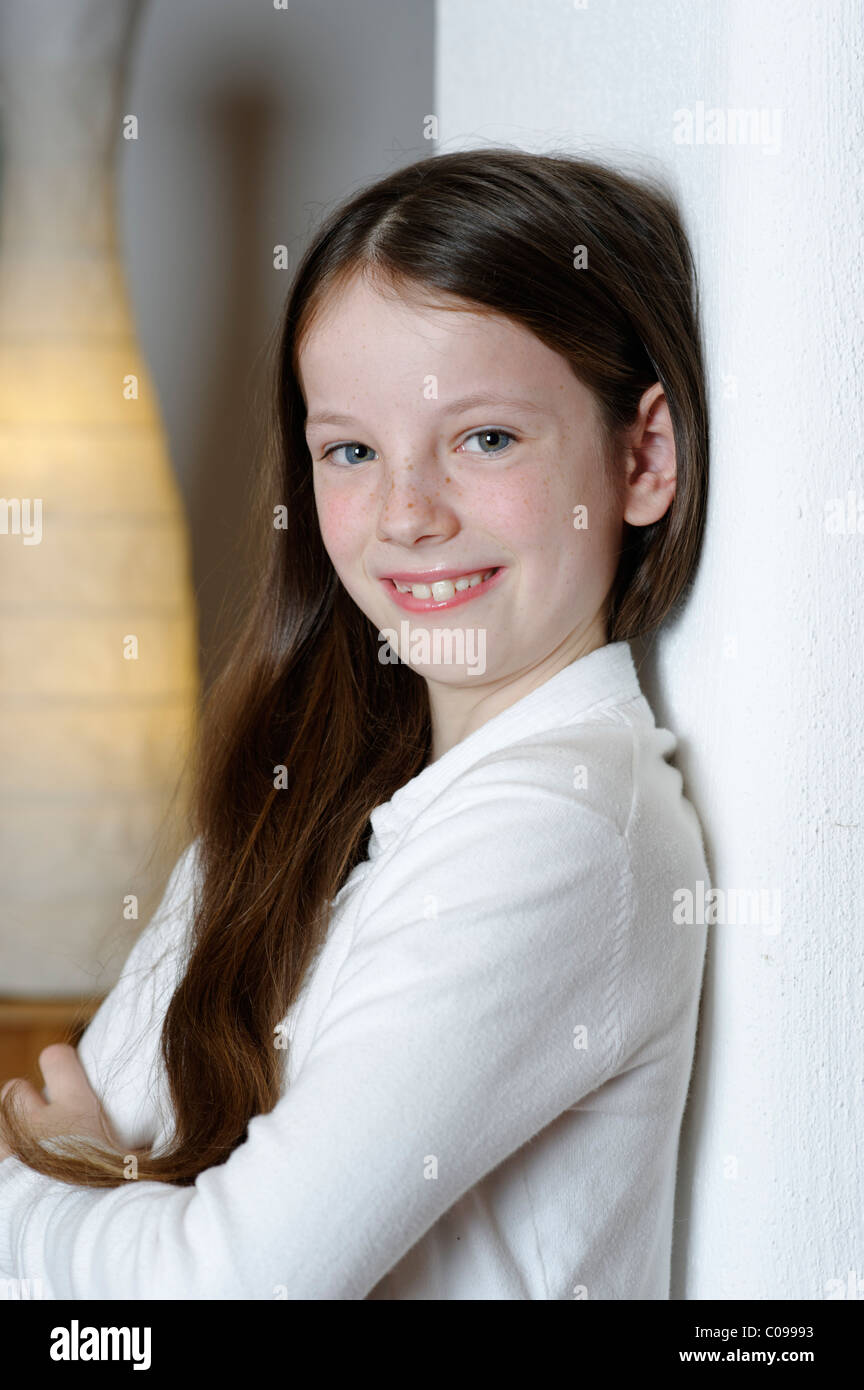 Portrait smiling girl 10 hi-res stock photography and images - Alamy