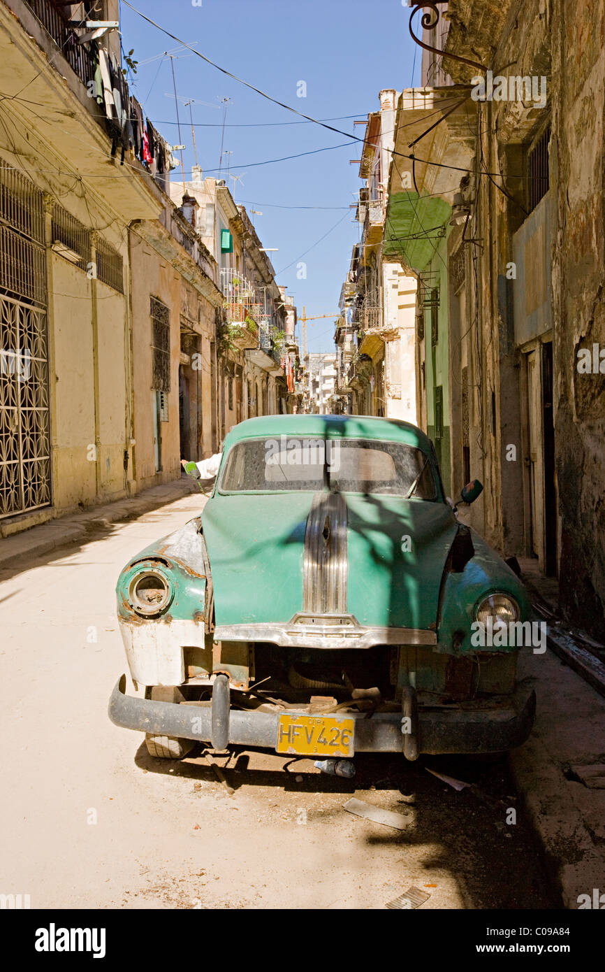 An old American 1950s automobile abandoned in a street in Havana  Cuba Stock Photo
