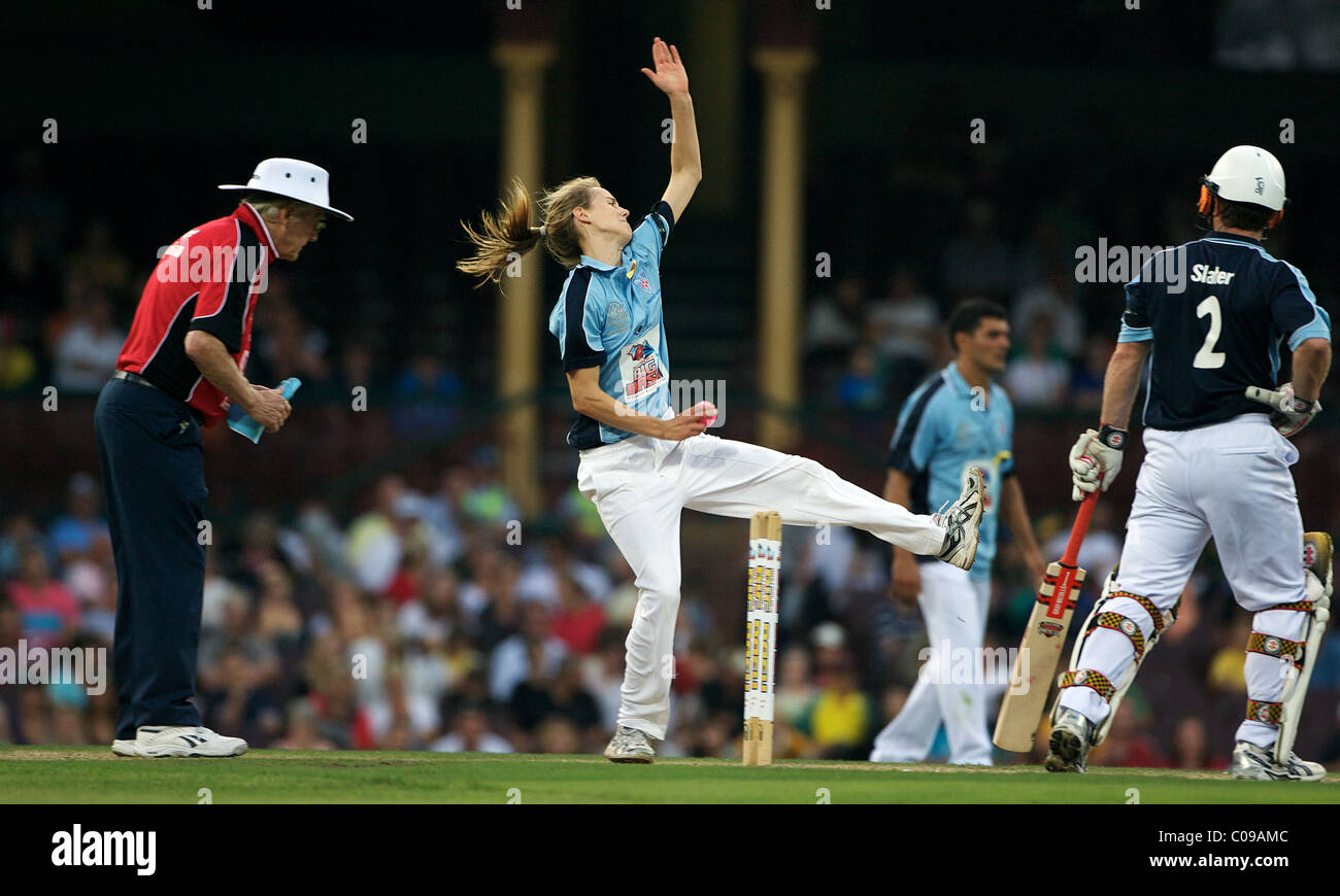 Ellyse Perry In Action During Australia S Big Bash Cricket Match To Raise Money For The Victorian Bushfire Appeal Stock Photo Alamy