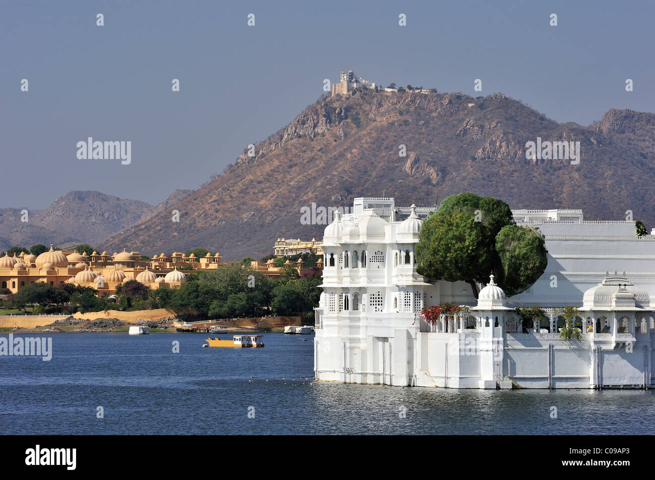 Partial view of Lake Palace Hotel on Lake Pichola, former summer palace of the Maharaja of Udaipur, Udaipur, Rajasthan, India Stock Photo