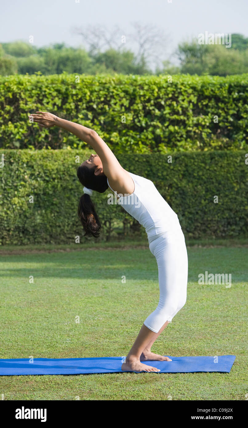 Woman doing Surya Namaskar (Sun Slautation Stock Photo - Alamy