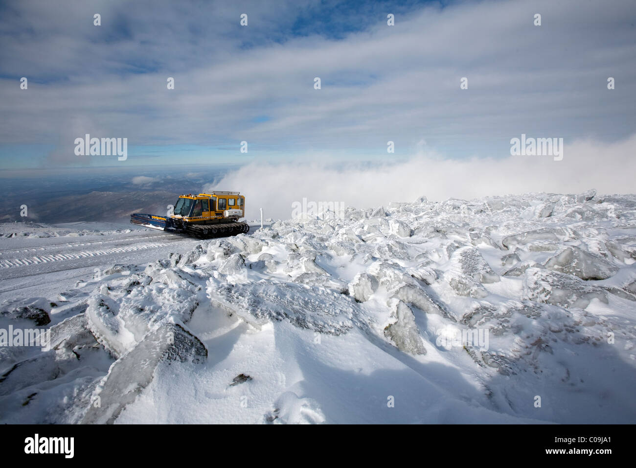 Access to the Mt. Washington Observatory and the summit of Mt ...