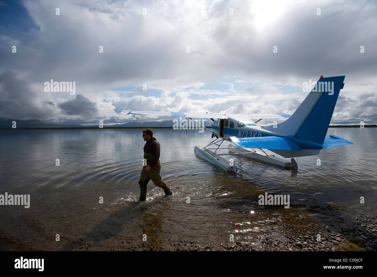 Float plane in water hi-res stock photography and images - Alamy