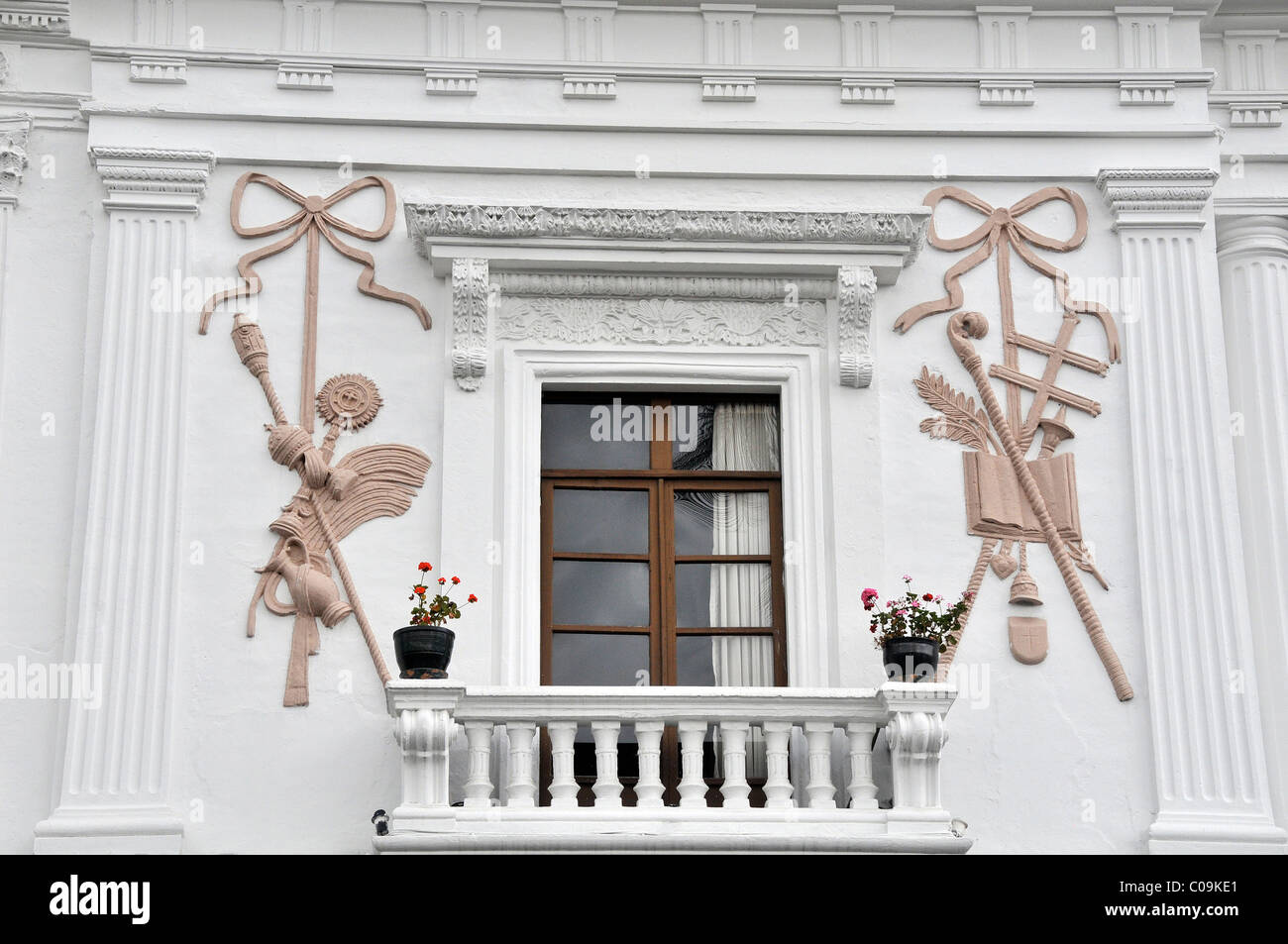 window details of a colonial building, Quito, Ecuador Stock Photo