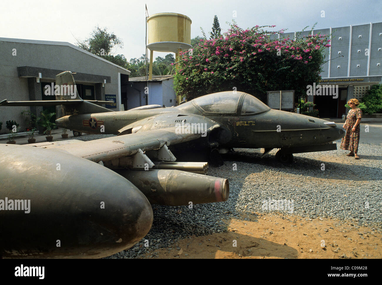 Elk134-3476 Vietnam, Ho Chi Minh City, Saigon, War Crimes Museum, exterior exhibit of Mig fighter Stock Photo