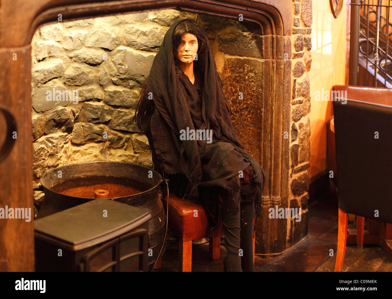 Lifesize figure of the witch Alice Kyteler in a pub, Kyteler's Inn