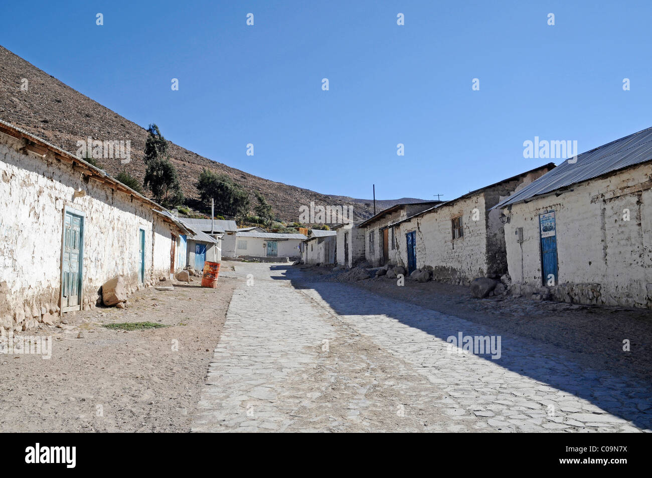 Empty, steep road, typical houses, mountain, Socoroma village, Putre, Altiplano, Norte Grande, northern Chile, Chile Stock Photo