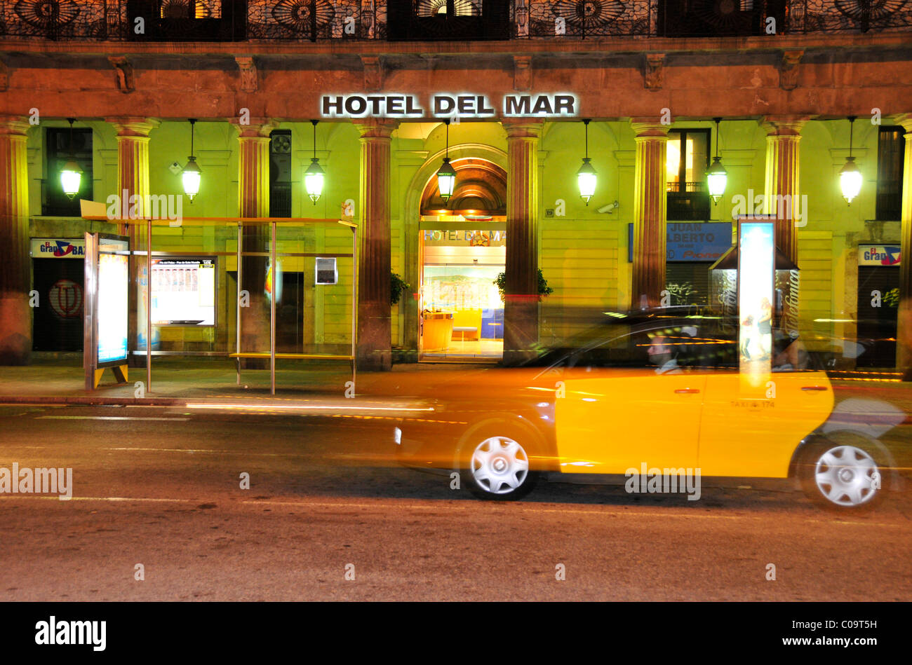 Taxi in front of the Hotel del Mar, Plaça del Palau, Barcelona, Spain, Iberian Peninsula, Europe Stock Photo
