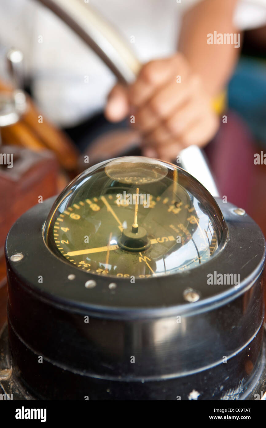 Boat compass hires stock photography and images Alamy