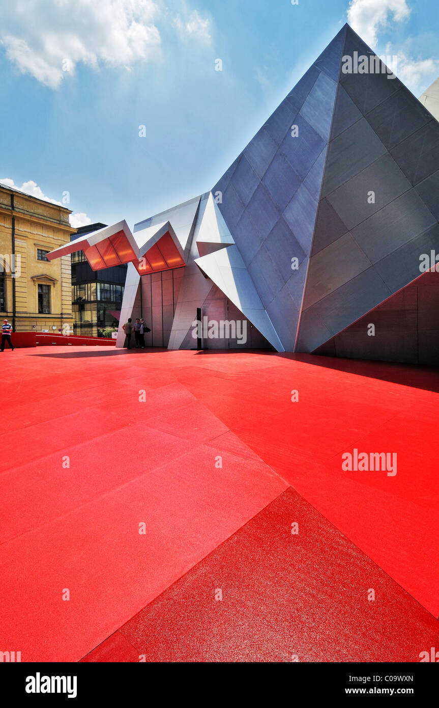 Pavilion 21, the new mobile venue for the Munich Opera Festival on