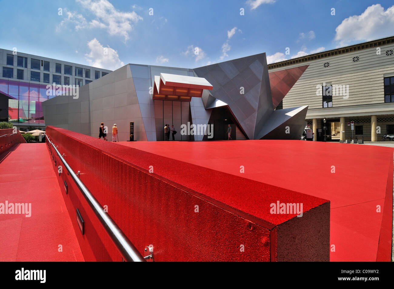 Pavilion 21, the new mobile venue for the Munich Opera Festival on