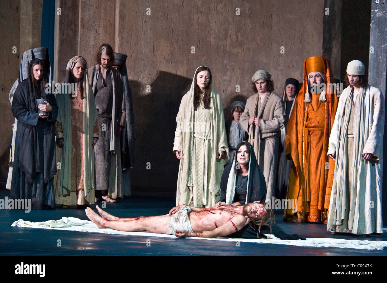 Jesus, having been taken off the cross, is mourned by Mary, Mary Magdalene and his disciples, Oberammergau Passion Play, Bavaria Stock Photo