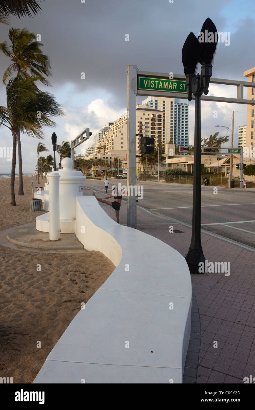 Fort Lauderdale beach runner Stock Photo Alamy