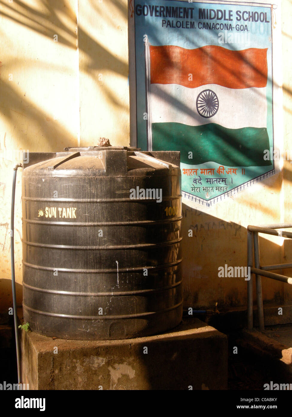 INDIA. WATER TANK OUTSIDE A MIDDLE SECUNDARY SCHOOL IN GOA Stock Photo