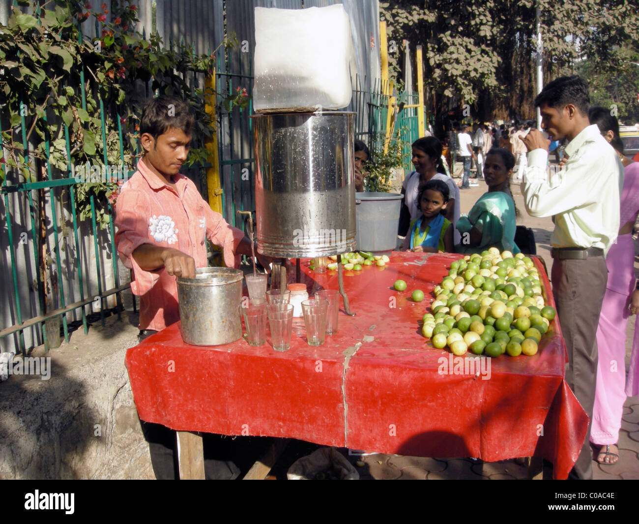 INDIA. LIME JUICE VENDOR IN THE STREETS OF MUMBAI Stock Photo Alamy