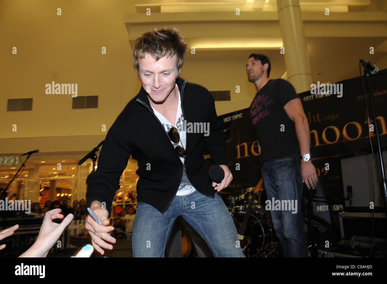 Charlie bewley daniel cudmore twilight hi-res stock photography and ...