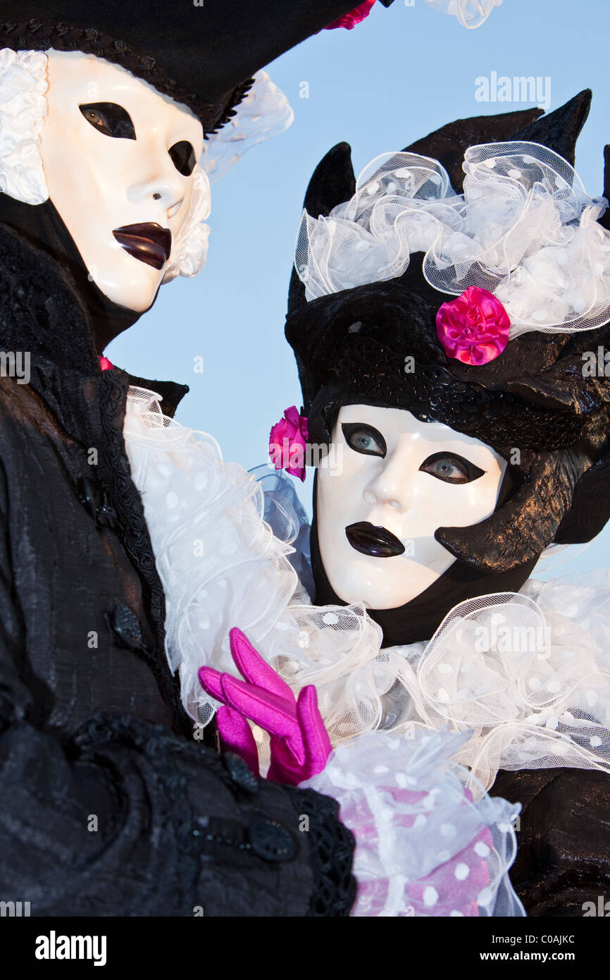 Two people in costume at the Venice Carnival Stock Photo - Alamy